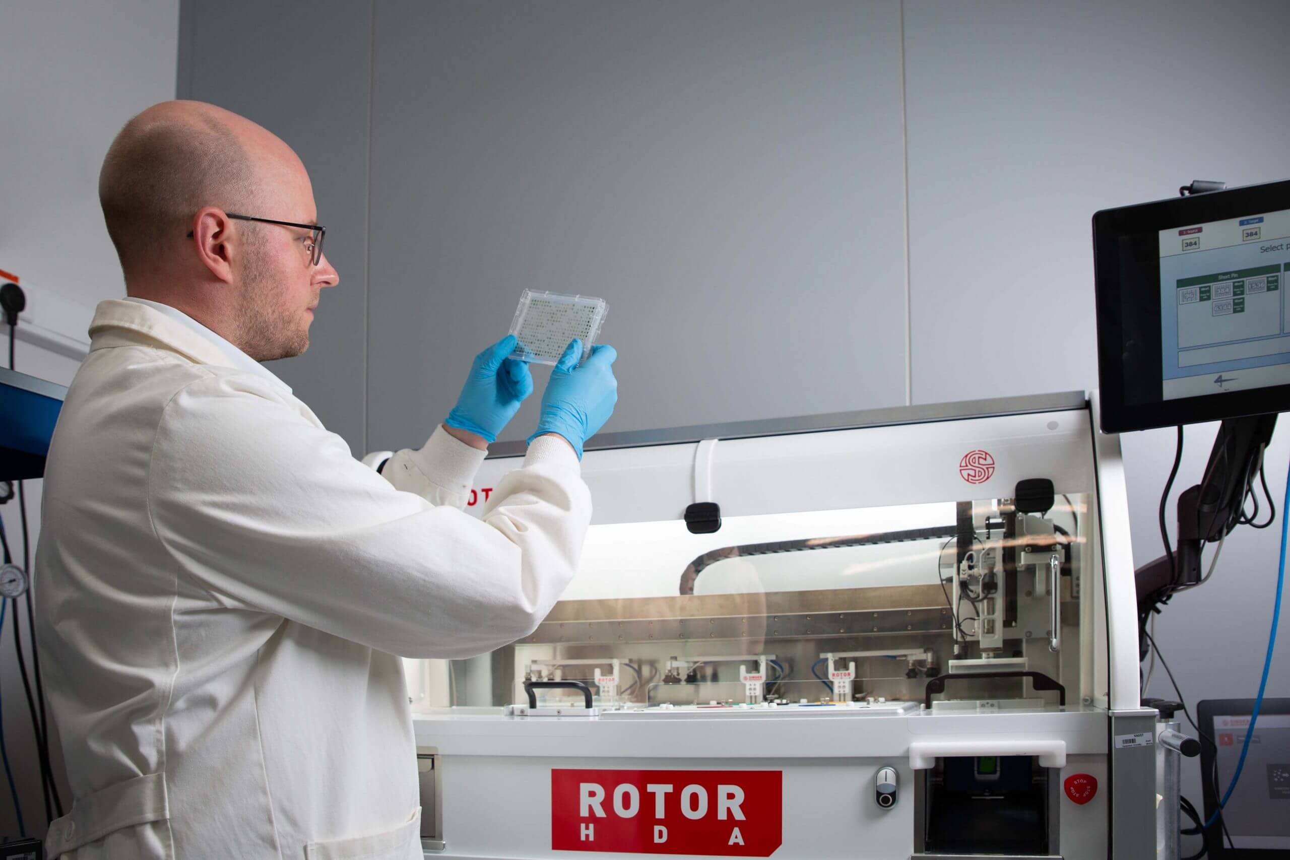 Prof.Kyle Lauersen using ROTOR+ PIXL to pick colonies