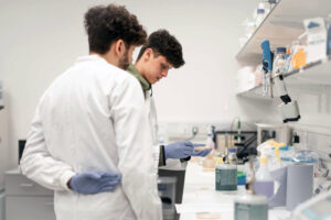 Singer Stem Event- intern picture in lab