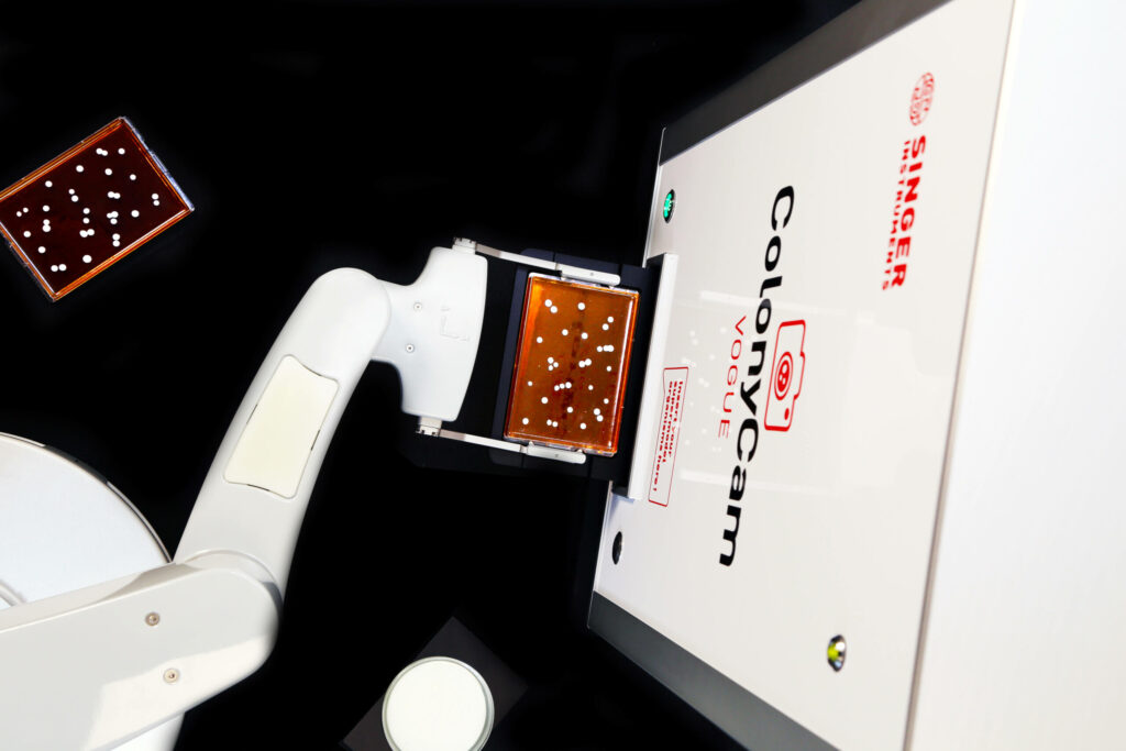 colonycam loading a plate for imaging