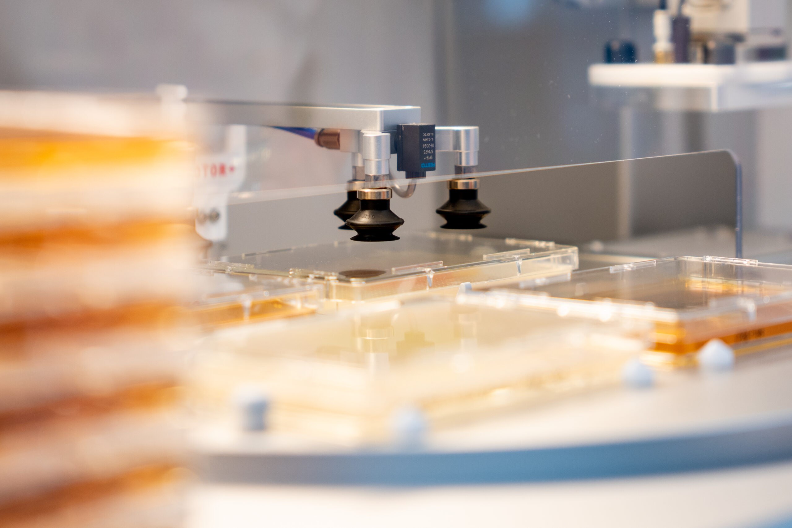 An close up shot of ROTOR+ a high-throughput array replicator